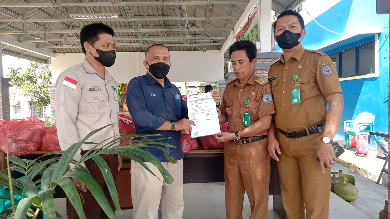 Peduli Korban Banjir Bontang PKT Proaktif Salurkan 1 550 Paket Makanan