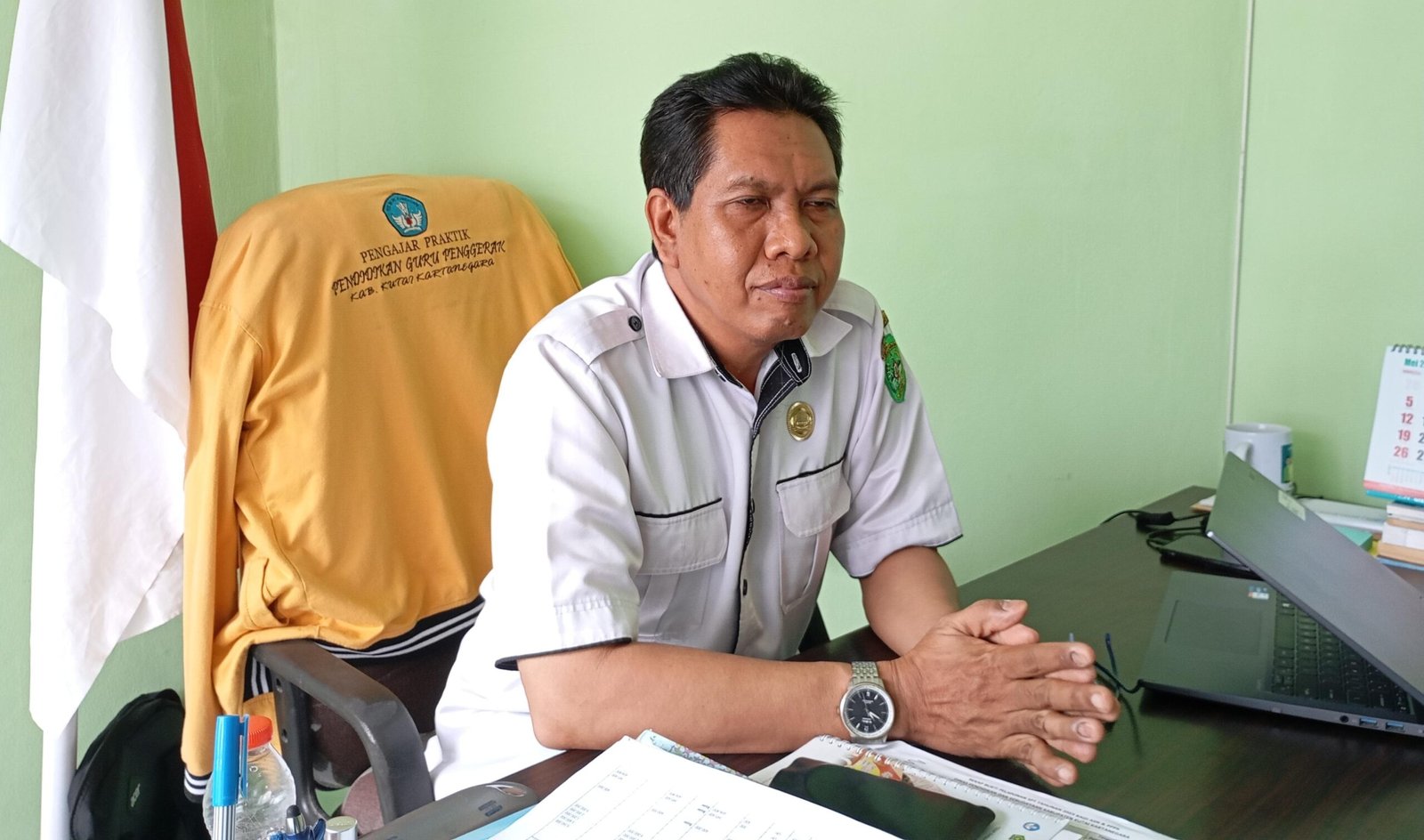 Yunus, Kepala SMPN 2 Tenggarong. Yunus, Kepala SMPN 2 Tenggarong.