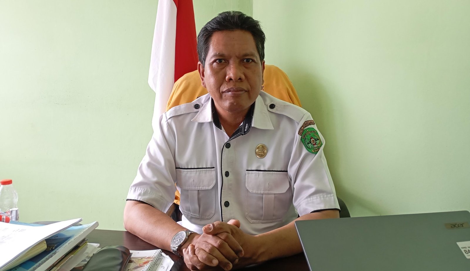Yunus, Kepala SMPN 2 Tenggarong. Yunus, Kepala SMPN 2 Tenggarong.