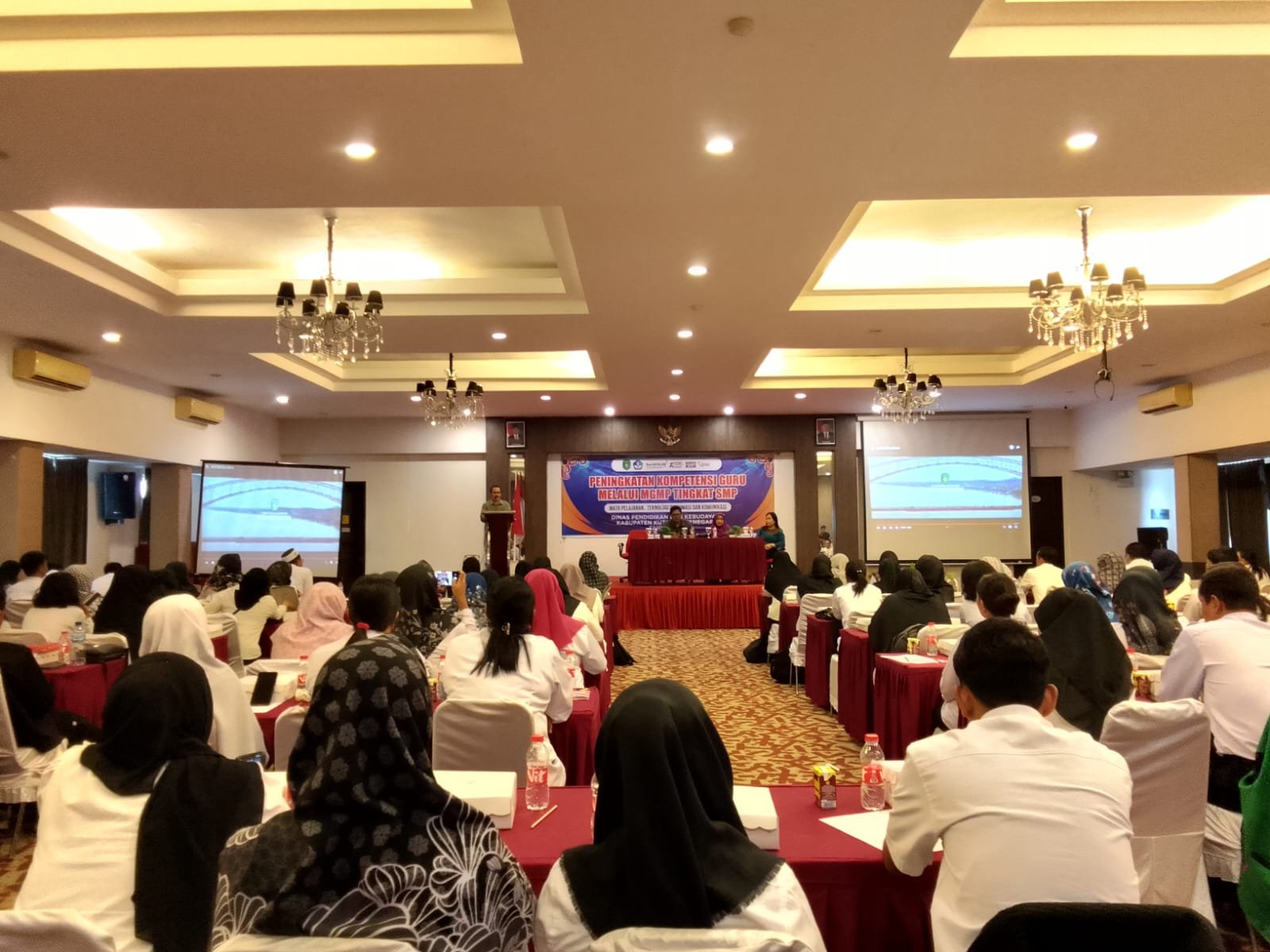 Suasana forum MGMP untuk guru TIK garapan Disdikbud Kukar. Suasana forum MGMP untuk guru TIK garapan Disdikbud Kukar.