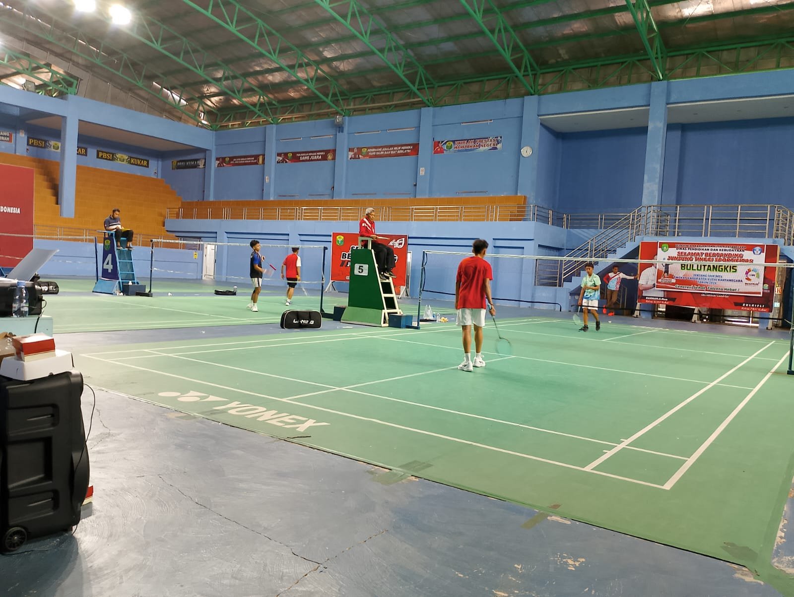 Suasana turnamen O2SN cabang badminton garapan Disdikbud Kukar.