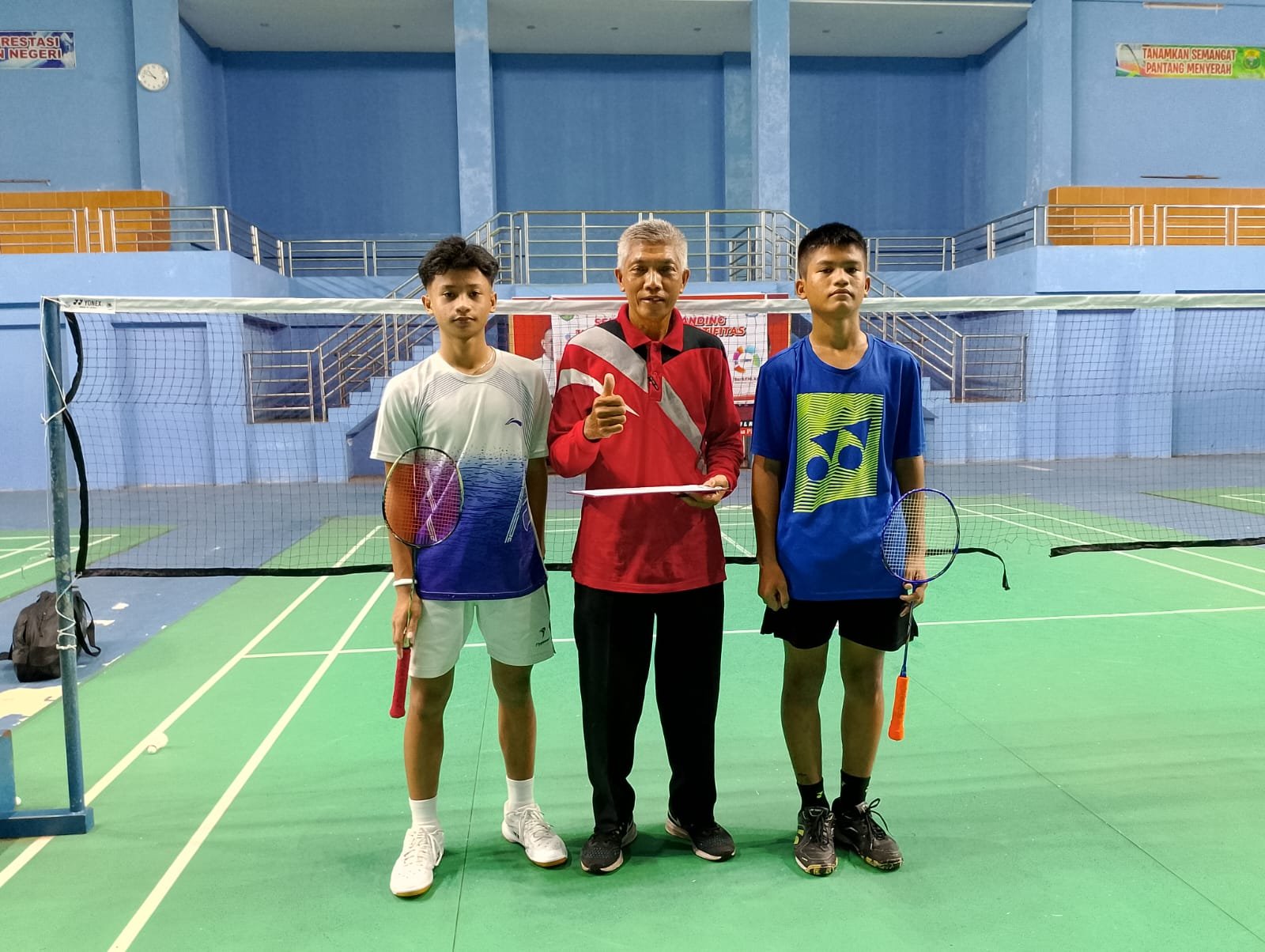 Pelajar yang mengikuti turnamen O2SN cabang badminton garapan Disdikbud Kukar.