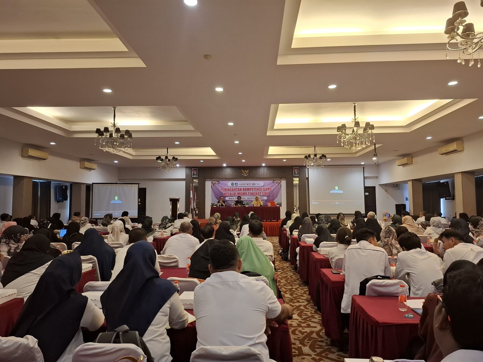 Suasana Forum pembukaan MGMP garapan Disdikbud Kukar yang diikuti ratusan guru bahasa Inggris SMP.