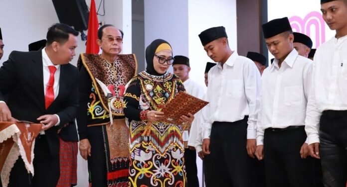 Penyerahan remisi oleh Wali Kota Bontang, Neni Moerniaeni kepada narapidana dan warga binaan