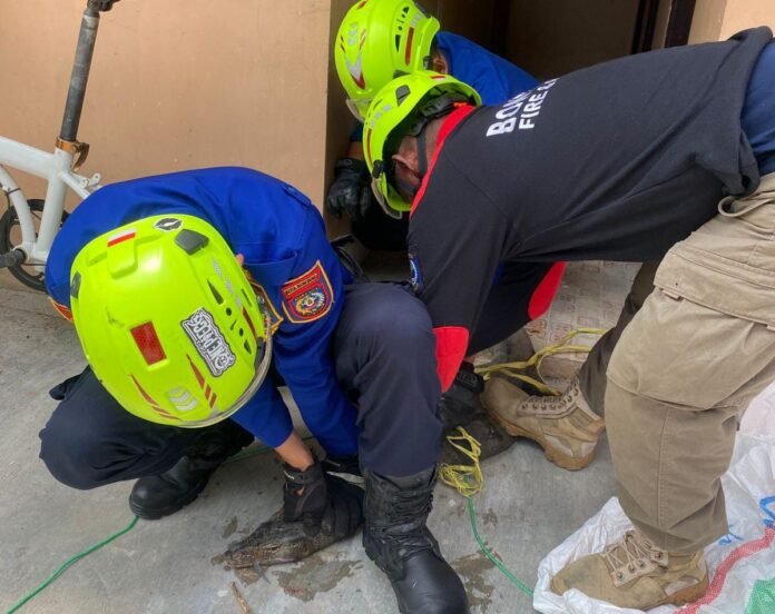 petugas Dinas Pemadam Kebakaran dan Penyelamatan (Disdamkartan) Kota Bontang