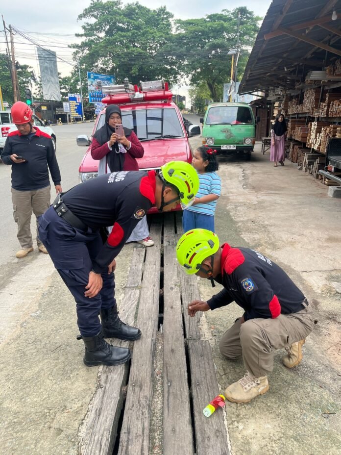Tim Rescue Regu 4 (Delta) Dinas Pemadam Kebakaran dan Penyelamatan (Disdamkartan) Bontang