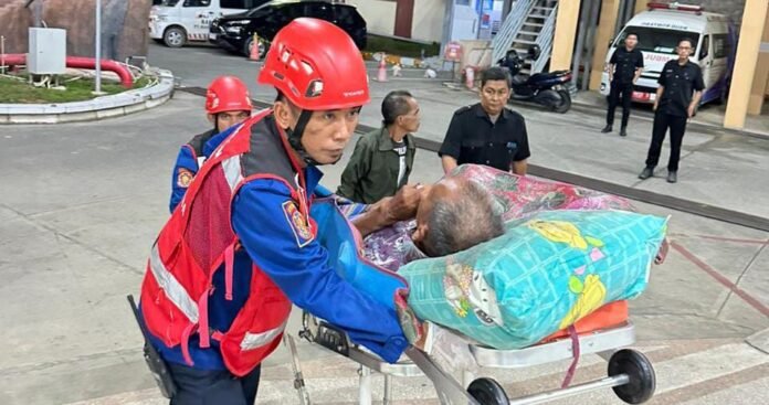 regu medis dari Dinas Pemadam Kebakaran dan Penyelamatan (Disdamkartan) Bontang