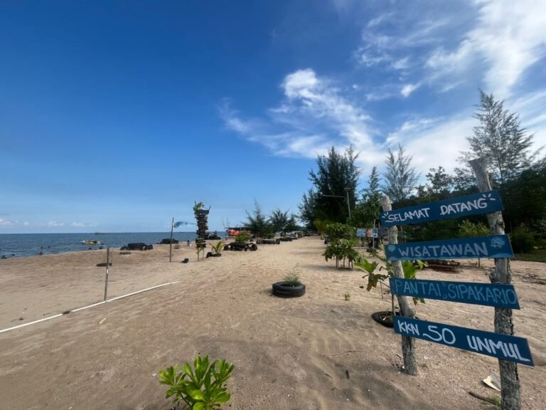 Retribusi Parkir Pantai Sipakario Masih Berlaku, Pokdarwis Tegaskan untuk Kebersihan dan Penataan
